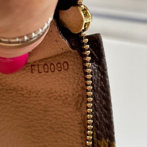 Louis Vuitton Monogram Pouch Leather Brown Zip Logo Used (116075) - Picture 7 of 9